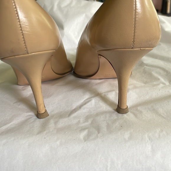 Vintage coach heels. Size 9.5B (M) classic pointed toe heel nude color - Picture 4 of 6